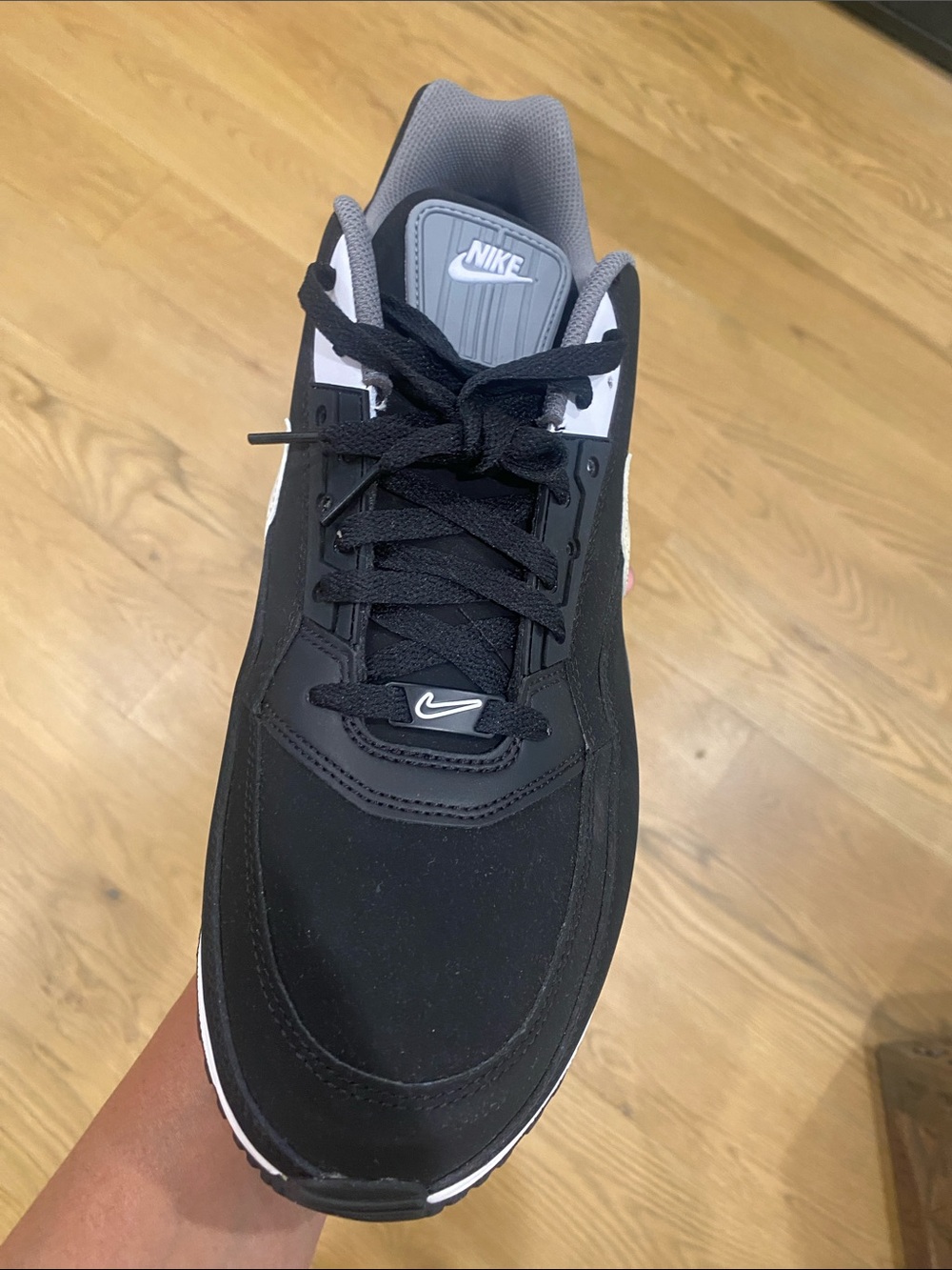 Nike Air Max Men's Black and White Running Sneakers - Picture 11 of 14